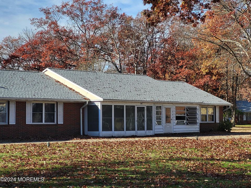 1st image of 21C Buckingham Drive