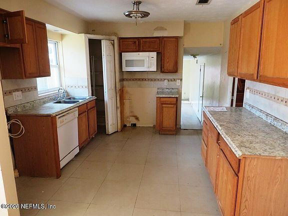 5th image of 5932 JAGUAR Drive W