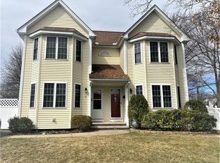 3 Hillview Ave #2, Providence, RI 02908