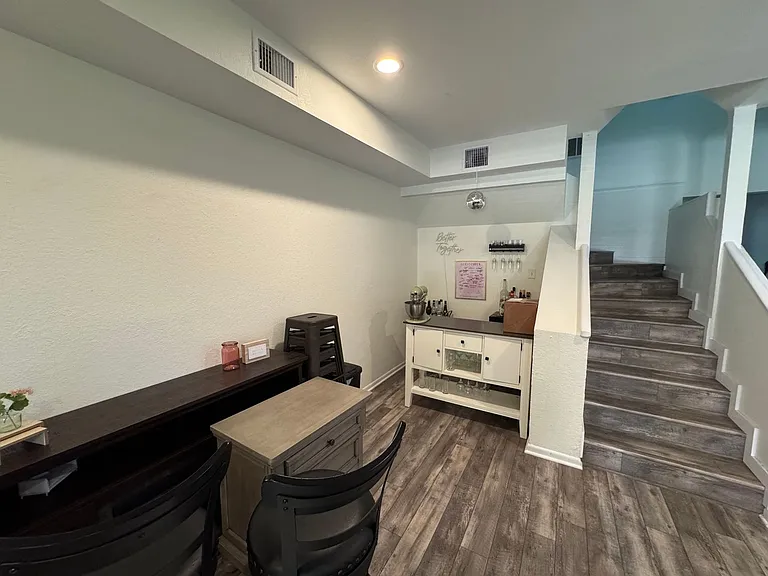 1405 James Ave — Photo 9
