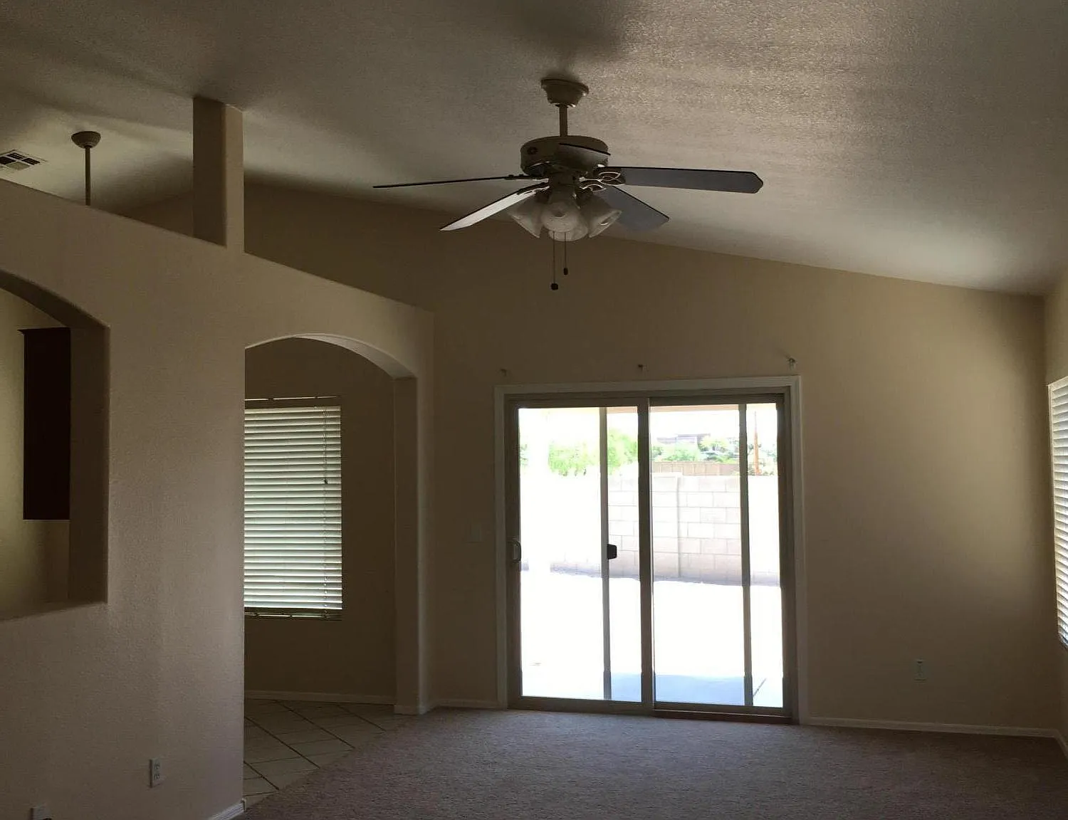 3 bed, 2.0 bath, 1332 sqft, $1,700 — Photo 2