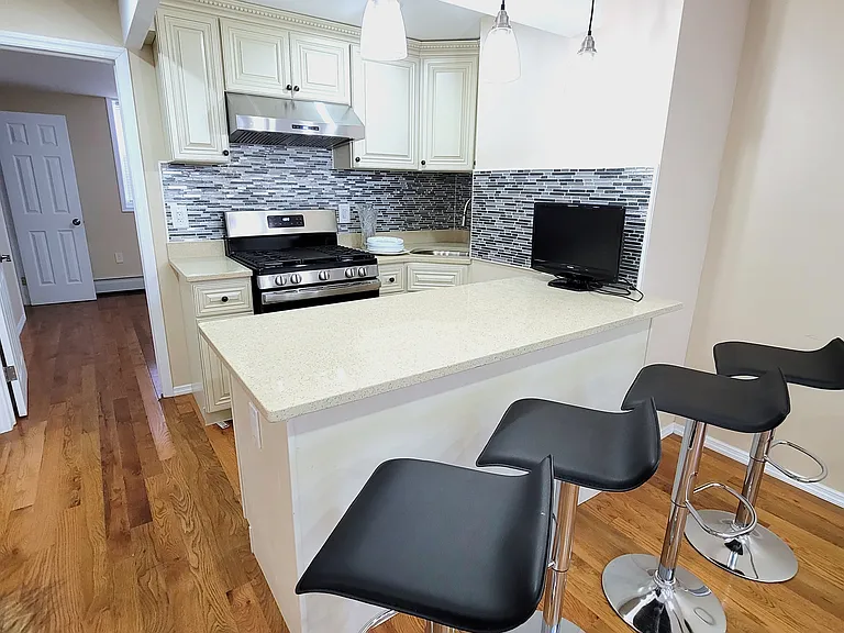 22-24 92nd St #1F — Photo 2