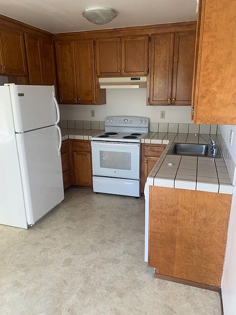 1st image of 1022 1st St W