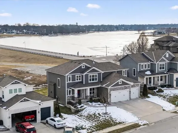 105 SW Meadowbrook Dr, Lees Summit, MO 64082