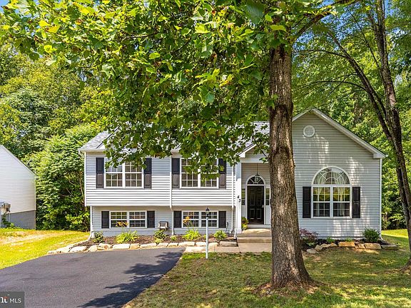 3rd image of 43 Cherry Laurel Dr