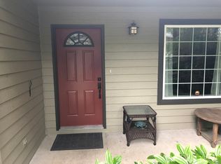 917 S 69th St, Springfield, OR 97478