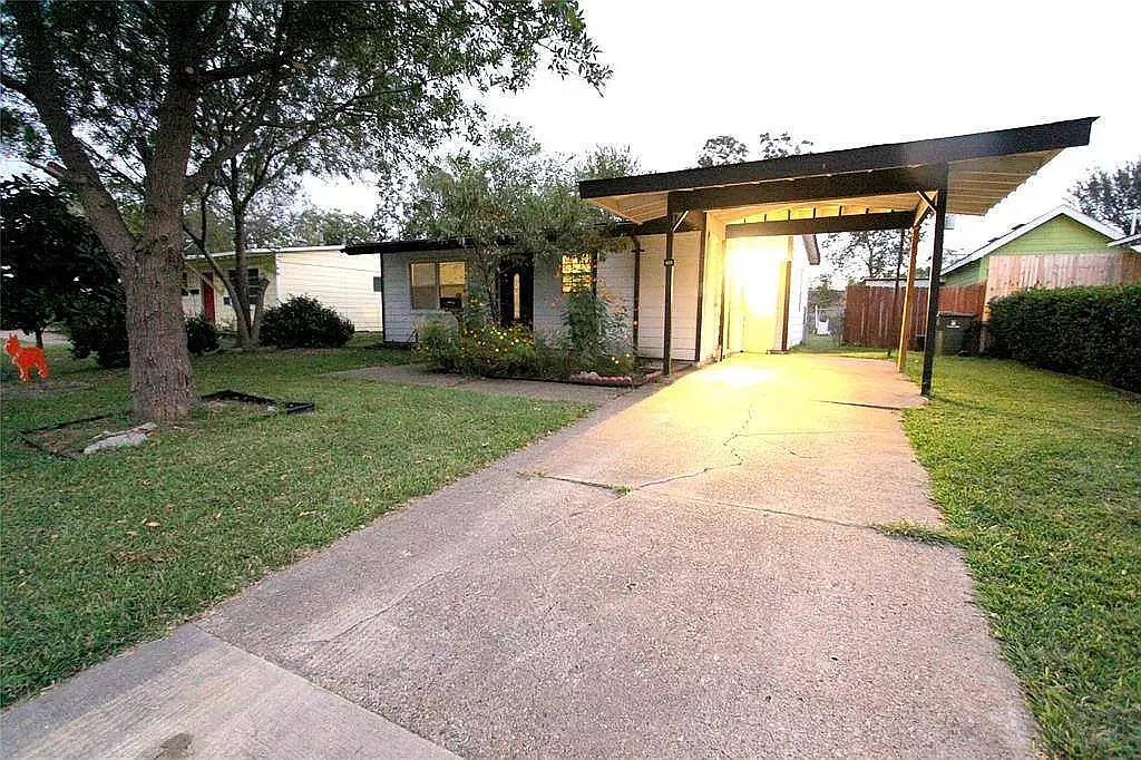 3 bed, 1013 sqft, $1,800 — Photo 1