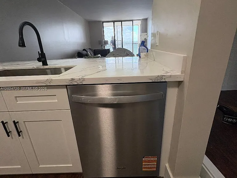 111 Lake Emerald Dr #302 — Photo 3