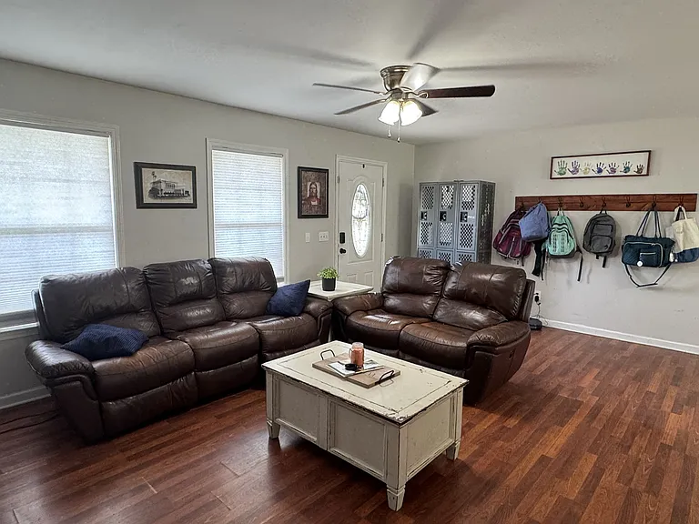 105 Larkins Dr — Photo 6