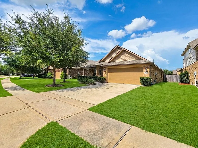 8206 Oxbow Manor Ln — Photo 3