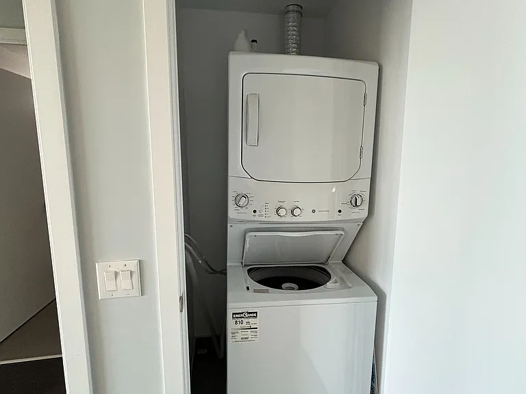 2221 Yonge St #4710 — Photo 8