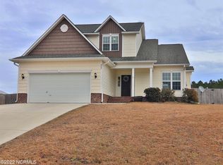 407 Sundown Ct, Hubert, NC 28539