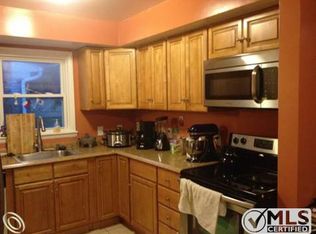 9627 Fairfield St, Livonia, MI 48150