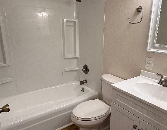 4th image of 34 Pleasant St #Q