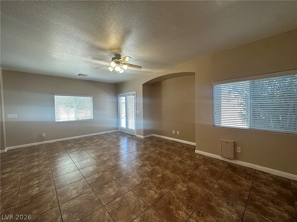 3 bed, 2.5 bath, 1670 sqft, $2,090 — Photo 4