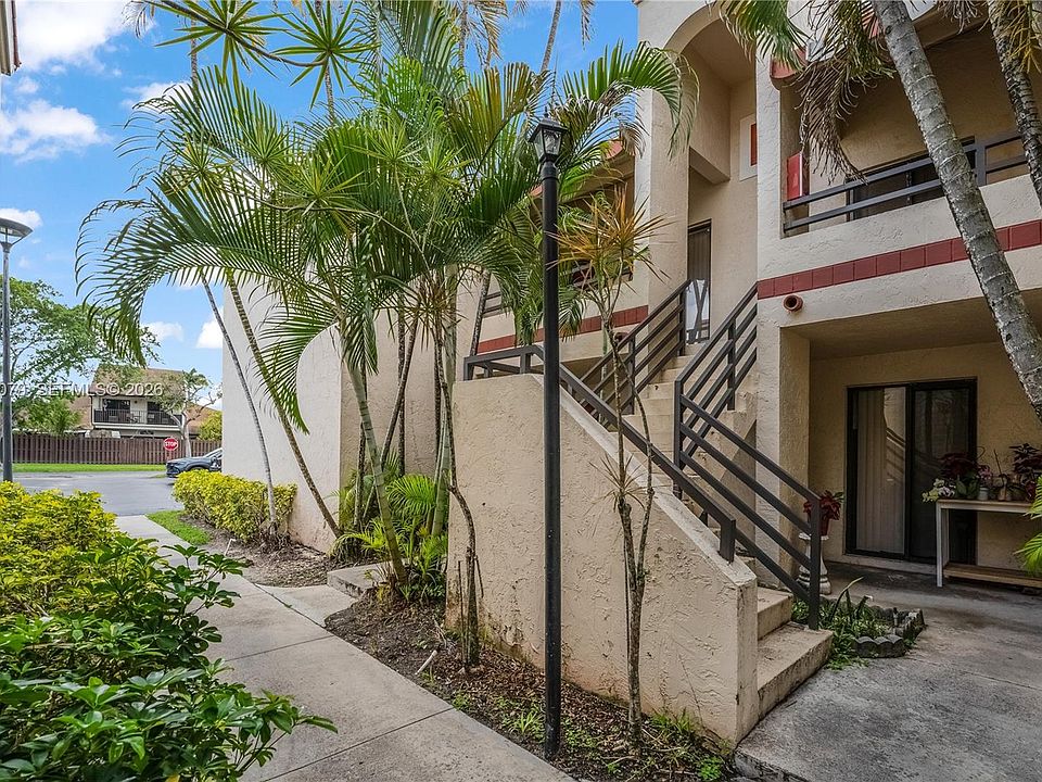 1st image of 20150 NE 3rd Ct APT 6