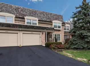 19W010 Avenue Normandy E, Oak Brook, IL 60523