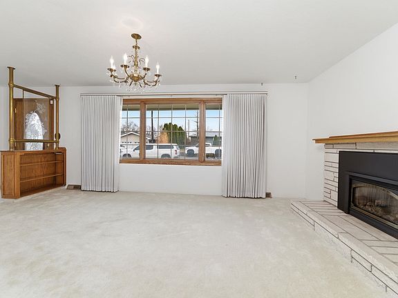 3rd image of 1418 S Wilbur Rd