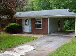 1063 Kingswood Ct, Walnut Cove, NC 27052