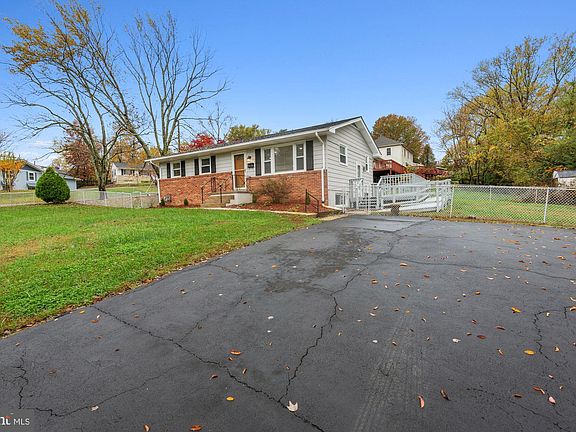 2nd image of 5616 Chapin Ave