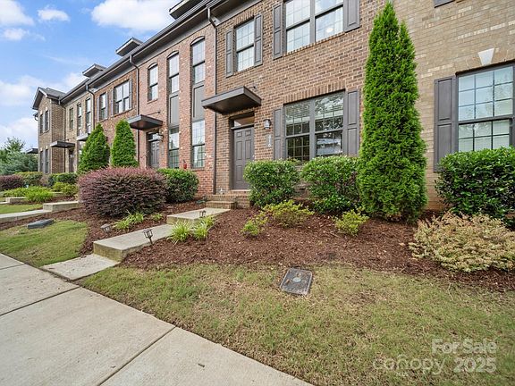 3rd image of 416 Linestowe Dr