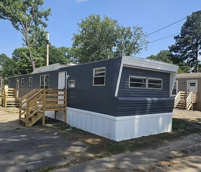475 E Robins St #18 — Photo 1