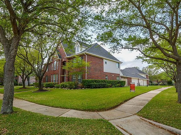 3rd image of 1902 Maidenhair Ln