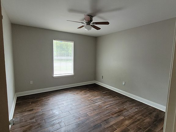 3rd image of 2207 Jeannie St