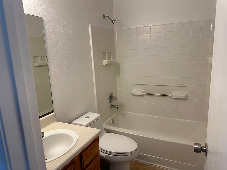 1120 Avenida Las Vistas NW — Photo 5
