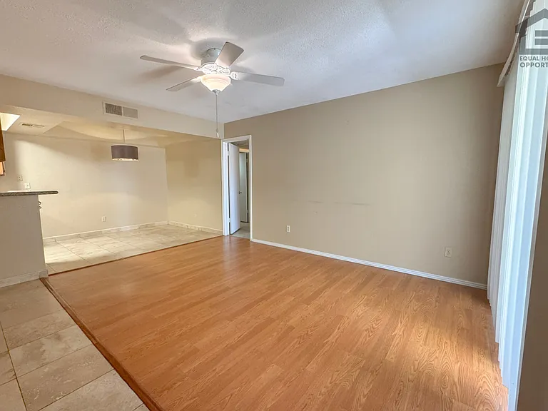10610 S 48th St #1100 — Photo 9
