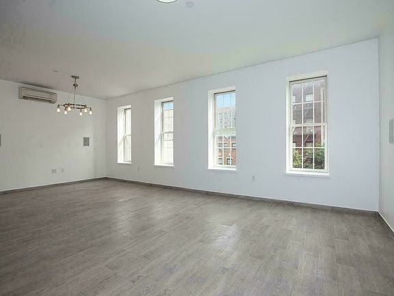 3rd image of 380 S 5th St #3