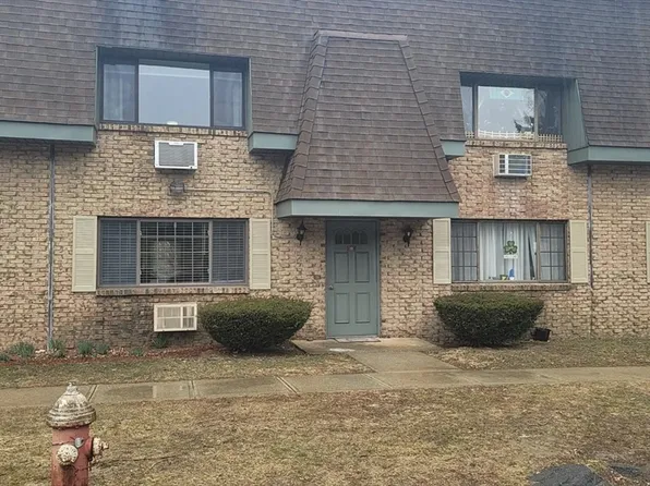 549 Russell Rd APT 10B, Westfield, MA 01085