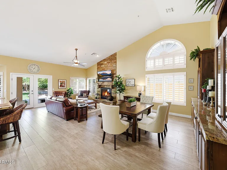 7642 E Hartford Dr — Photo 5