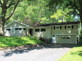 96 Burrows Hills Dr, Rochester, NY 14625