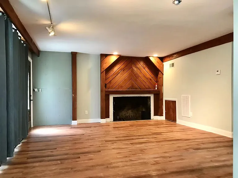 100 Old Kings Hwy N #1 — Photo 5