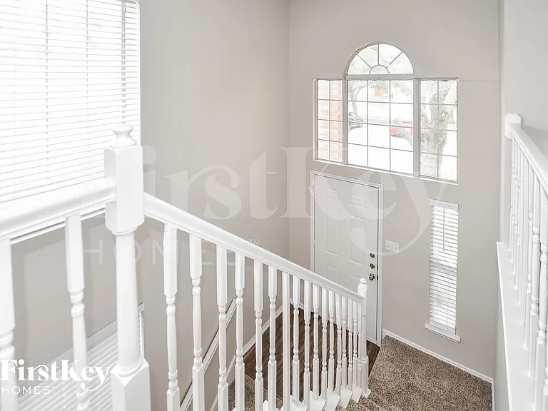 5116 Wedgewood Dr — Photo 2
