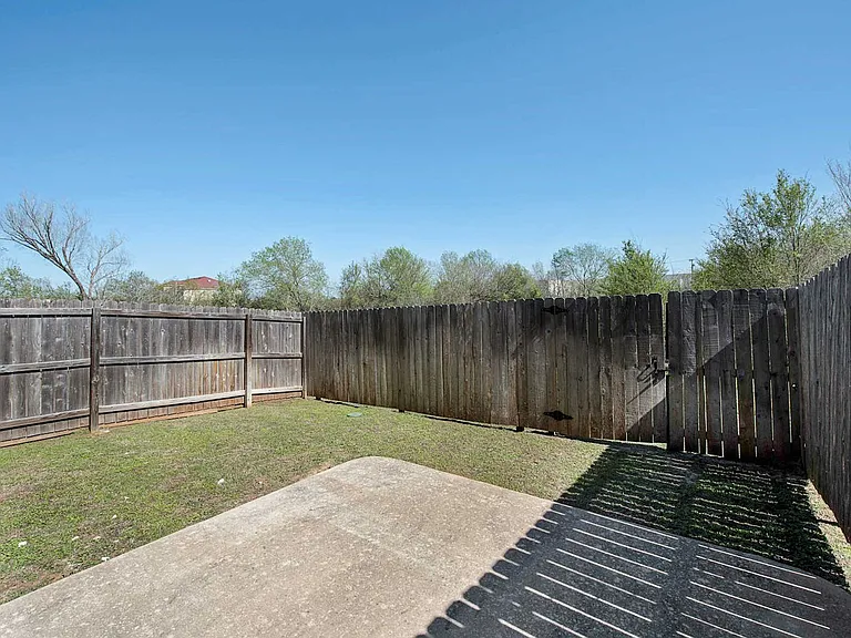 537 Forest Dr — Photo 15