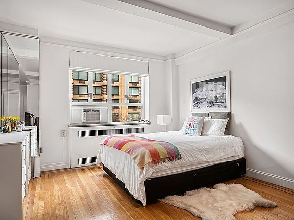 2nd image of 200 W 20th St APT 405
