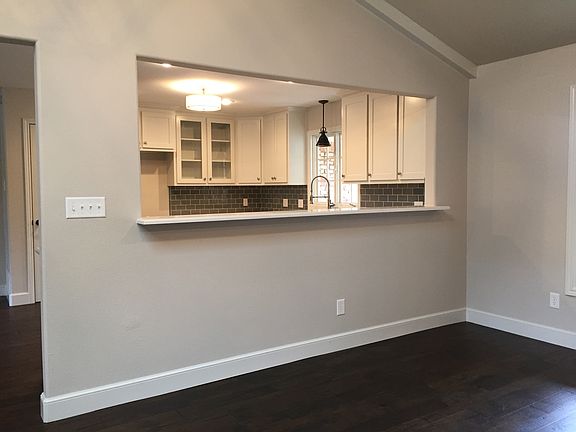 Kitchen Breakfast Bar