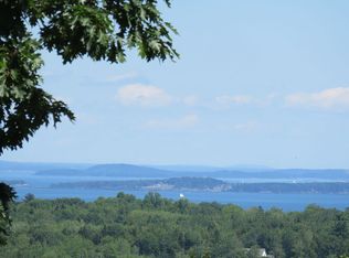 15 Blackberry Ln, Rockport, ME 04856