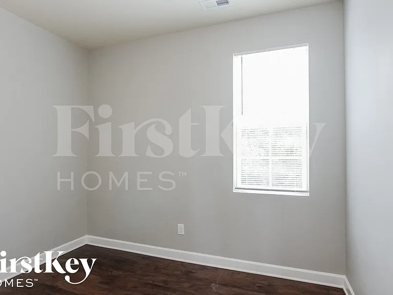 713 Walnut Crossing Dr — Photo 12