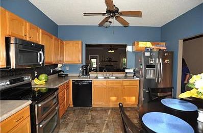 3rd image of 5855 Monticello Square Ln