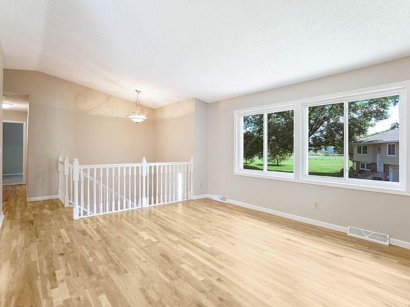 3rd image of 564 98th Ln NE