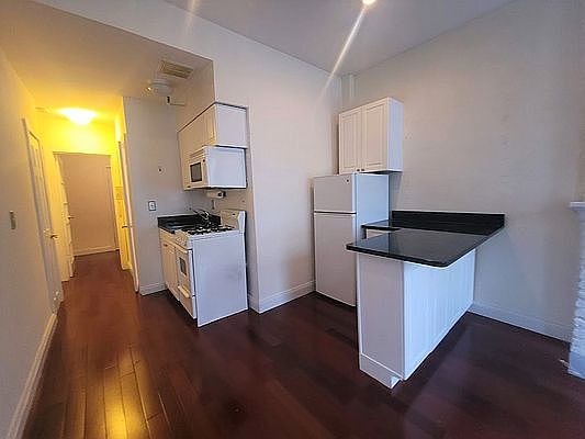 4th image of 533 3rd Ave #2AA