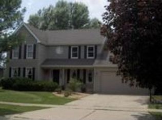 260 N Cambridge Dr, Geneva, IL 60134