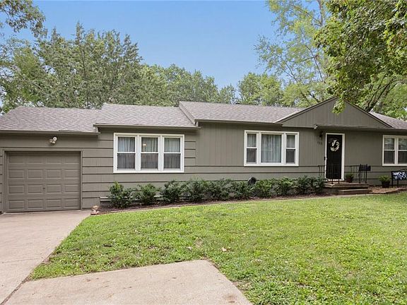 2nd image of 8839 Hemlock Dr