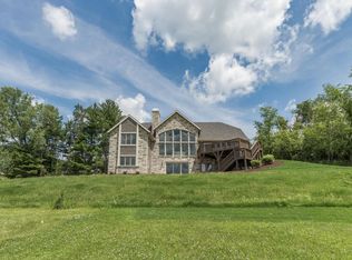 3328 Emerald Valley Dr, Onalaska, WI 54650