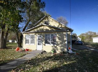 208 E 4th St, Axtell, NE 68924