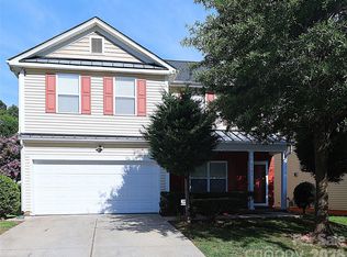 8703 Earthenware Dr, Charlotte, NC 28269