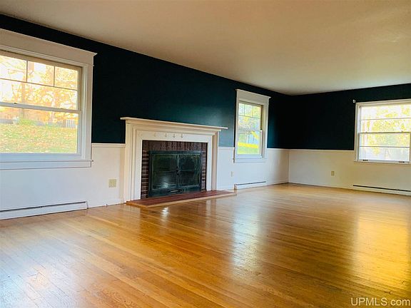 5th image of 823 E A St